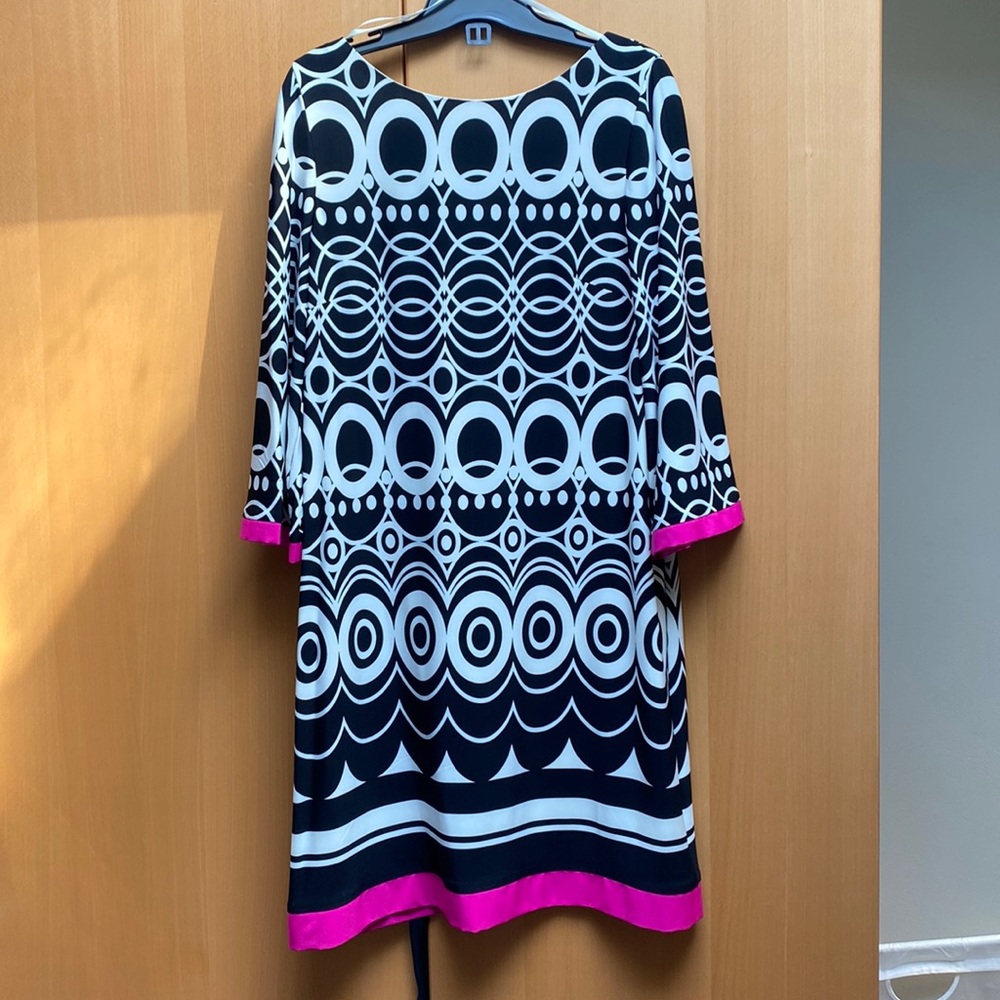 Eliza J Fun patterned mid length and 3/4 sleeve dress